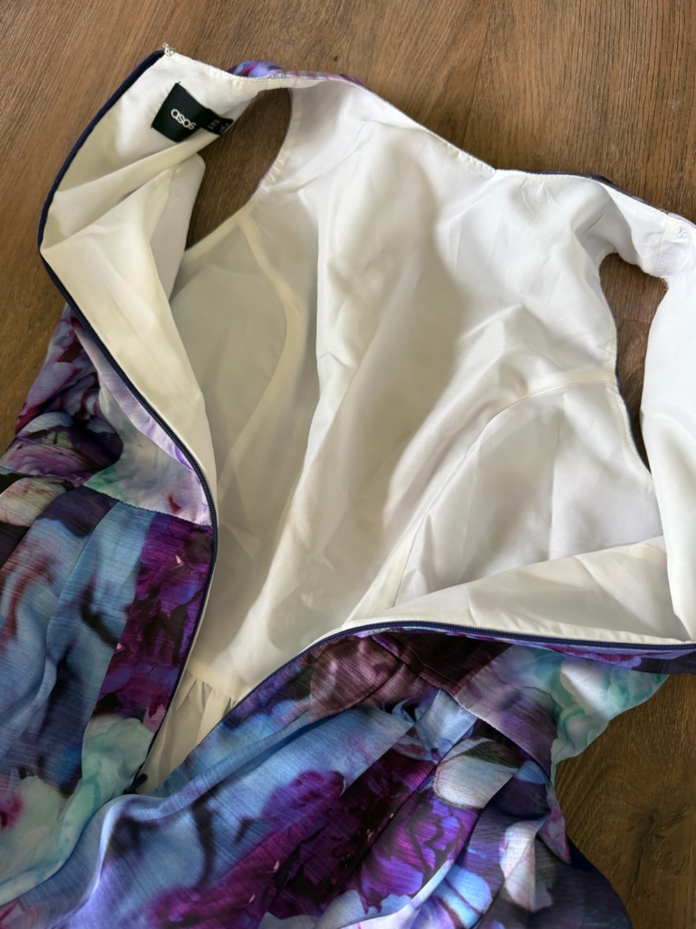 ASOS Soft Floral Semi Formal Size 0 - Picture 9 of 12